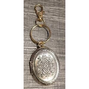 Vintage large photo (holds 2) locket bag charm keychain Rear View Goldtone